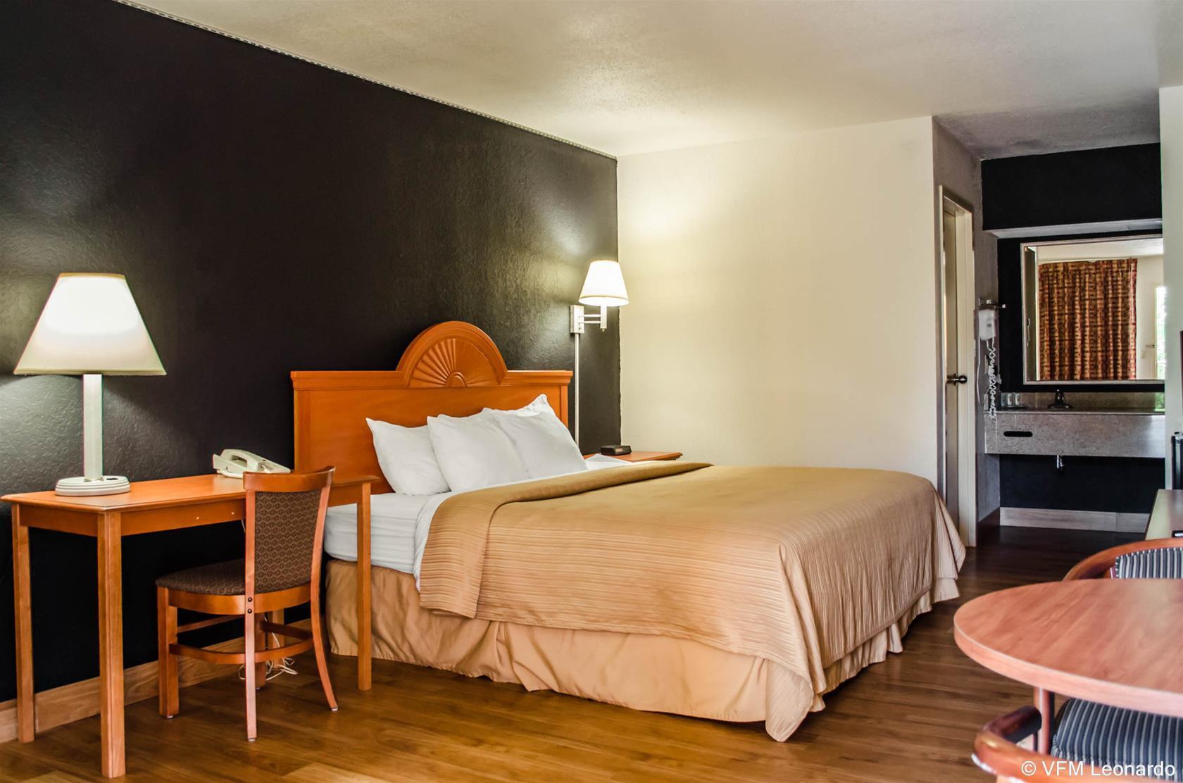 Days By Wyndham Eglin Afb Hotel