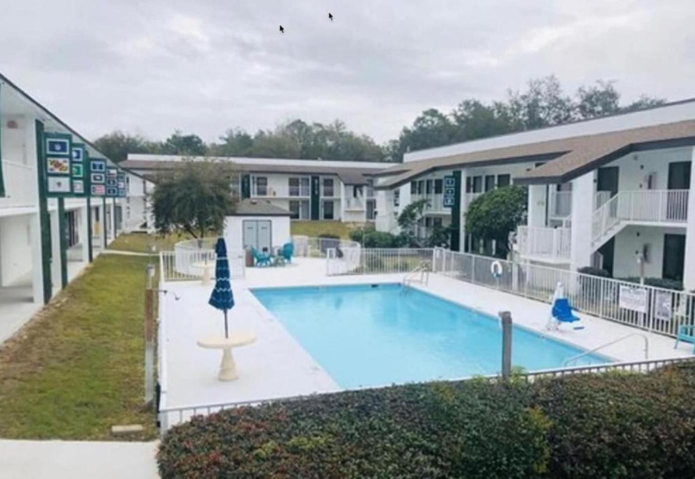 Days By Wyndham Eglin Afb Hotel