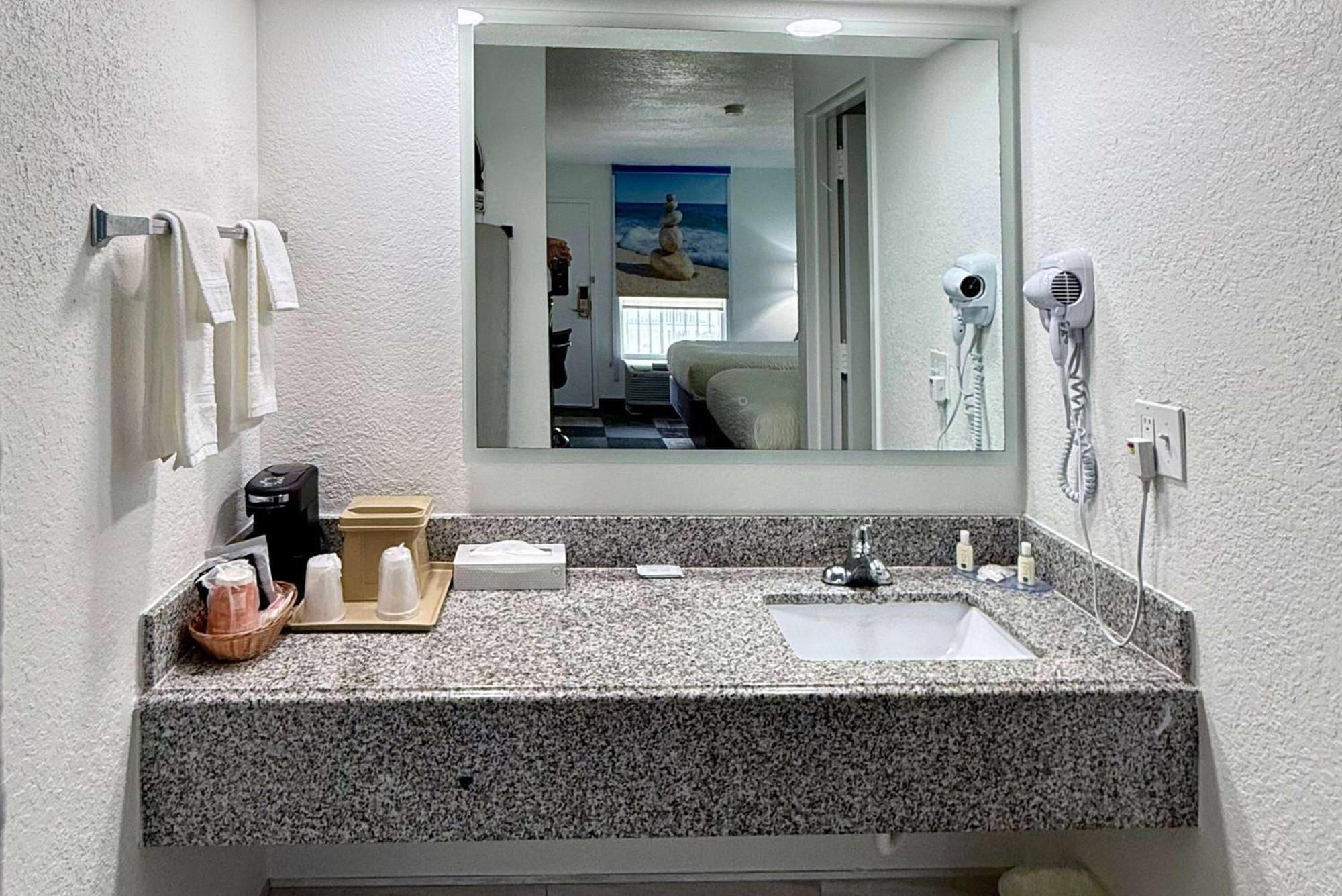 Hotel Days By Wyndham Eglin Afb