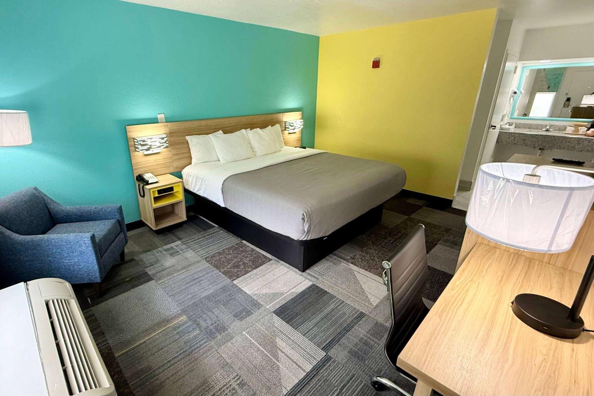 Hotel Days By Wyndham Eglin Afb